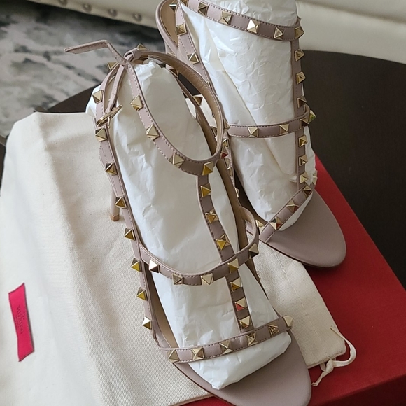 Valentino heels - Picture 1 of 8